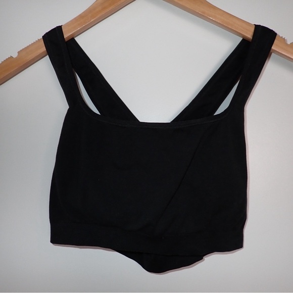 Yitty Fabletics Black Cross Back Low-Medium Support Bra size M - Picture 1 of 8